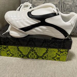 Cape Robbin White and black Sneakers